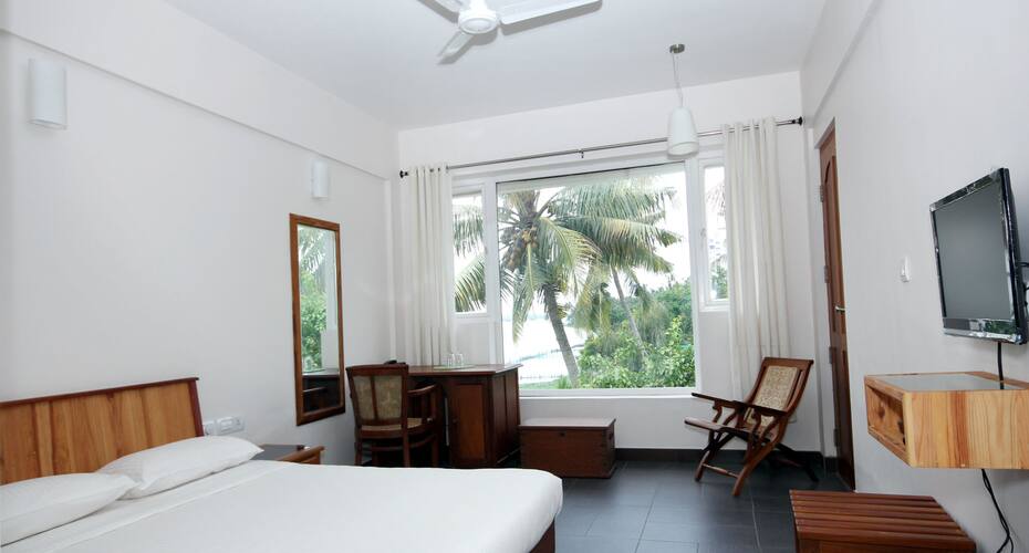 Grande West Face, Kochi 1